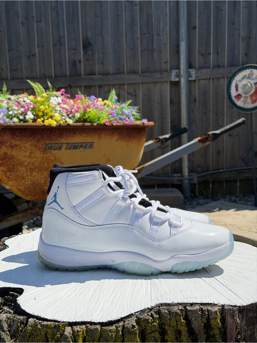 Air Jordan 11 Legend Blue